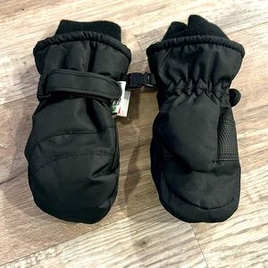 Toddler adjustable snow mittens size 2-3 years. Like new!